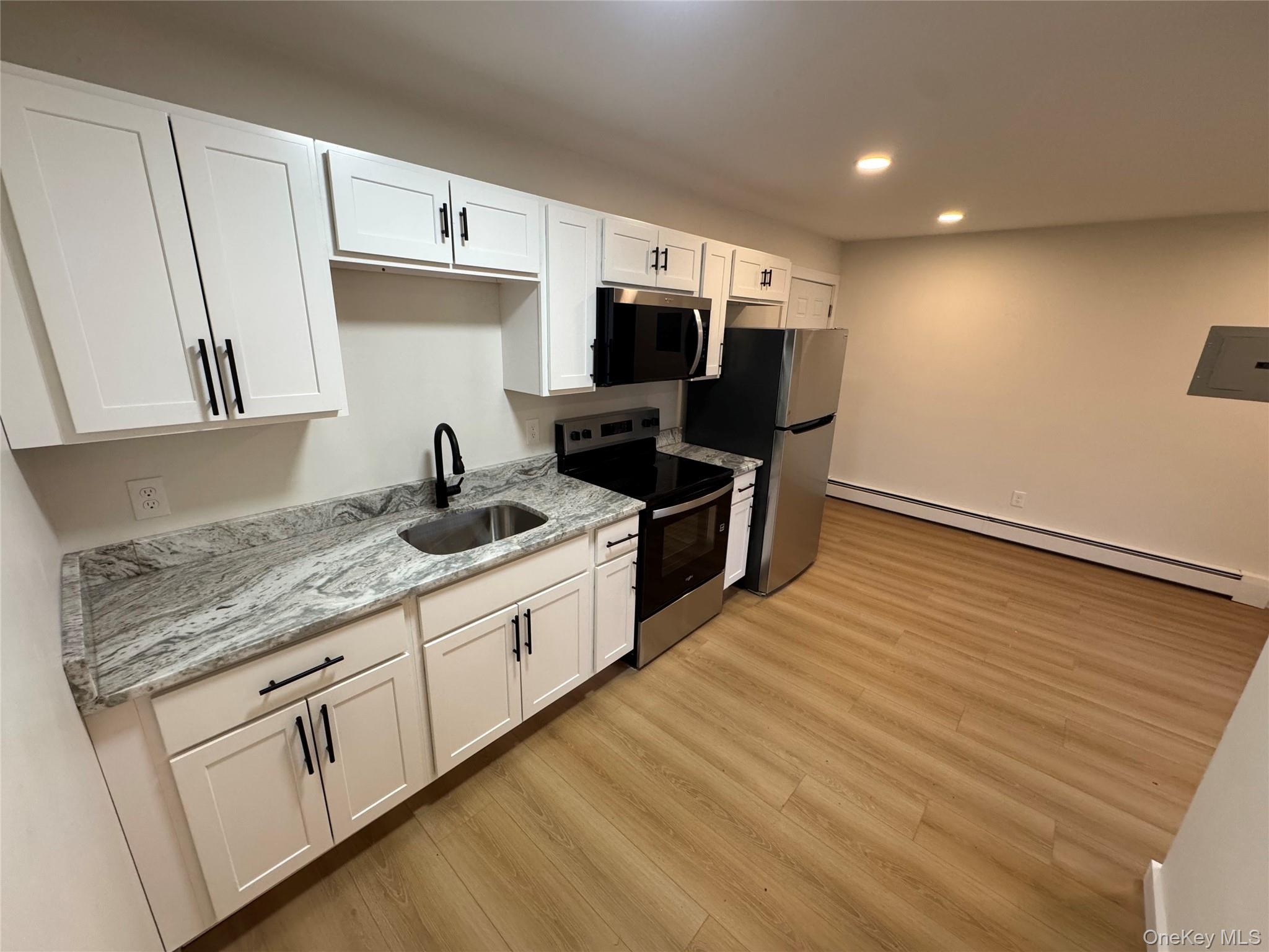 98 E Market Street # D3, Hyde Park, NY 12538