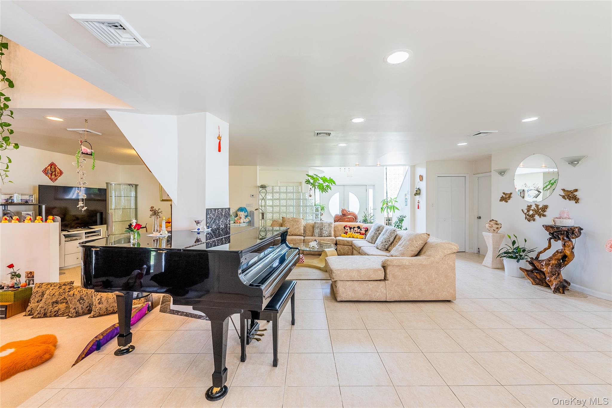 19 Wayside Lane, Wantagh, NY 11793