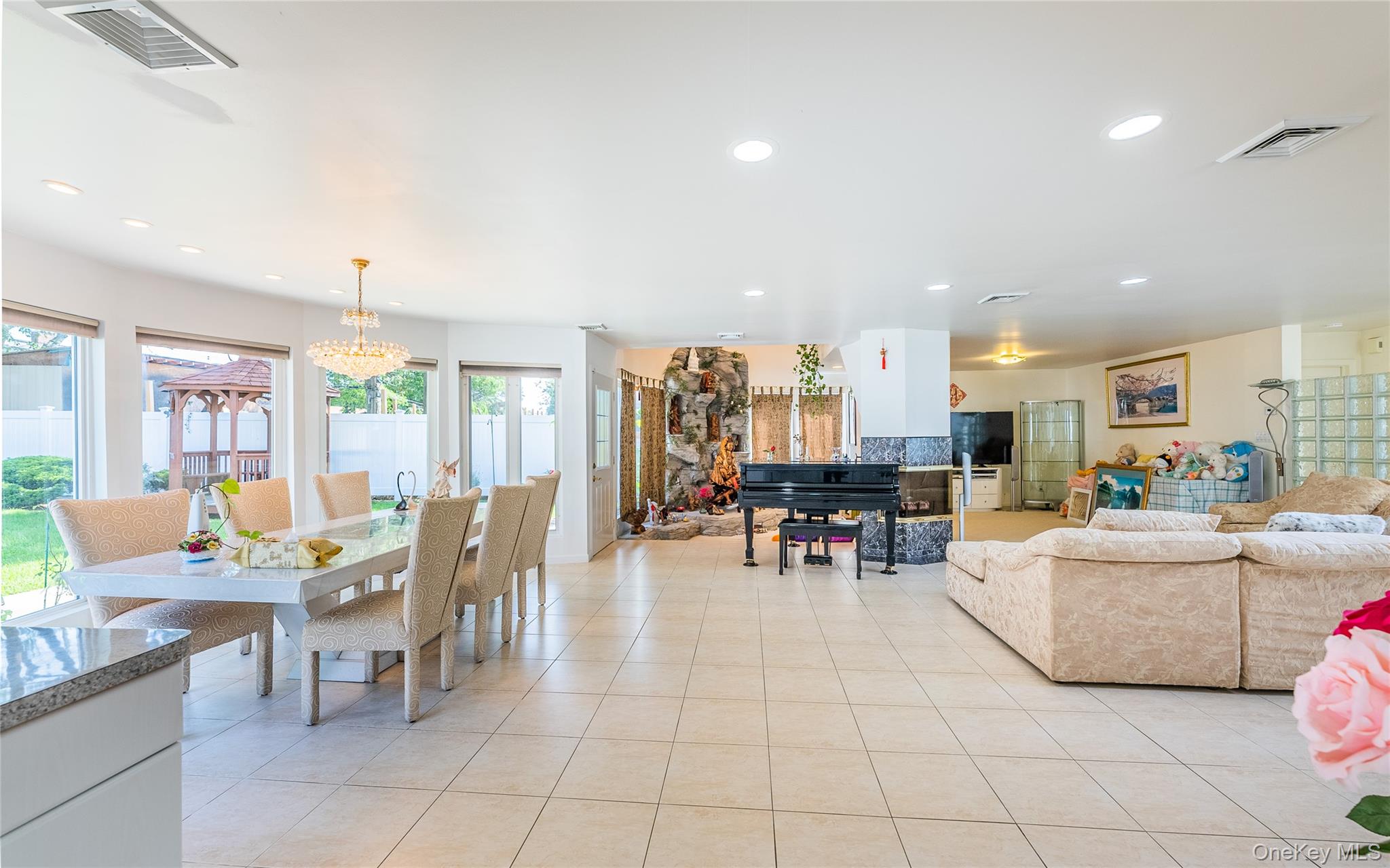 19 Wayside Lane, Wantagh, NY 11793