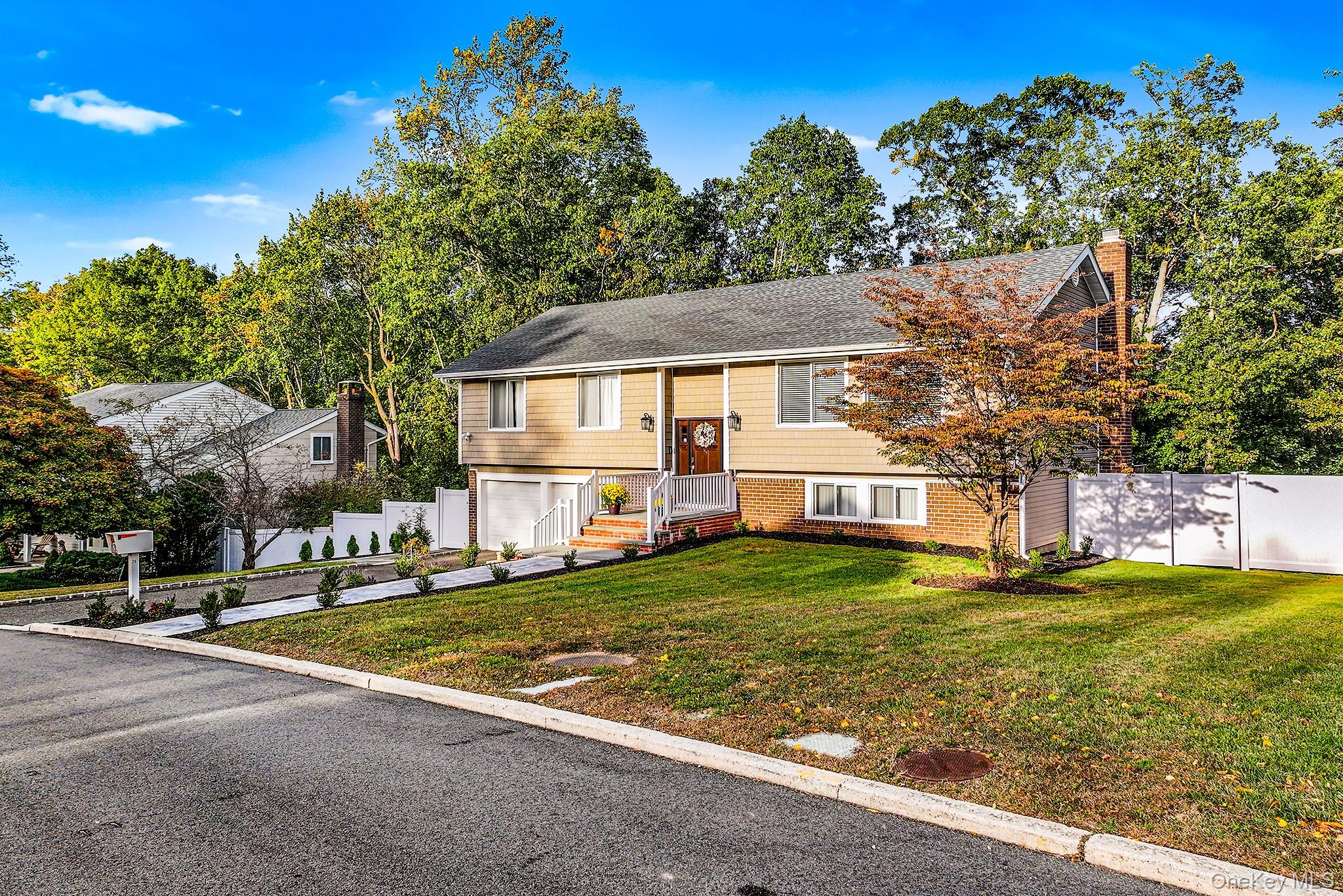 25 Hitching Post Lane, Glen Cove, NY 11542