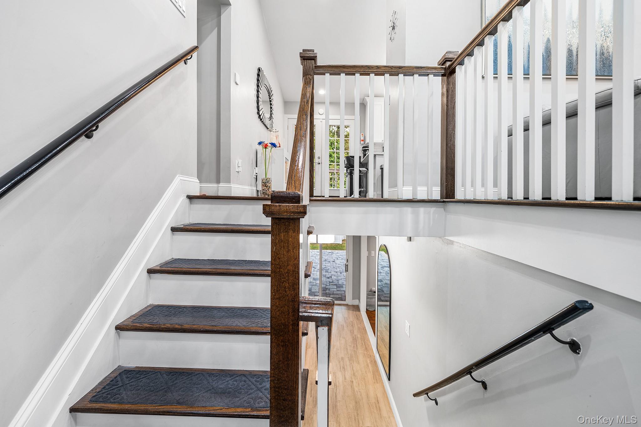 25 Hitching Post Lane, Glen Cove, NY 11542