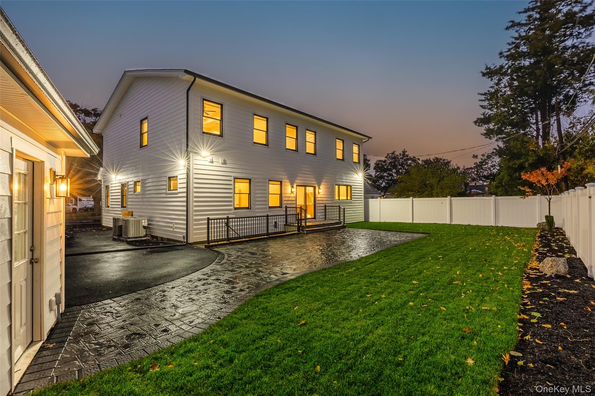 29 Hyacinth Road, Levittown, NY 11756