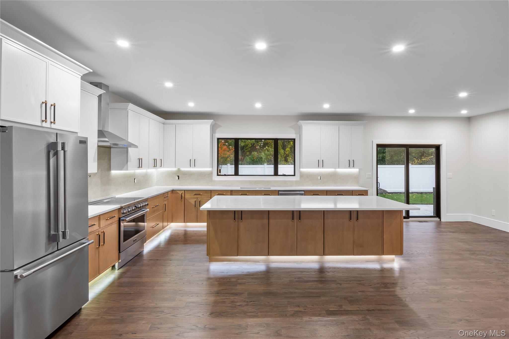 29 Hyacinth Road, Levittown, NY 11756