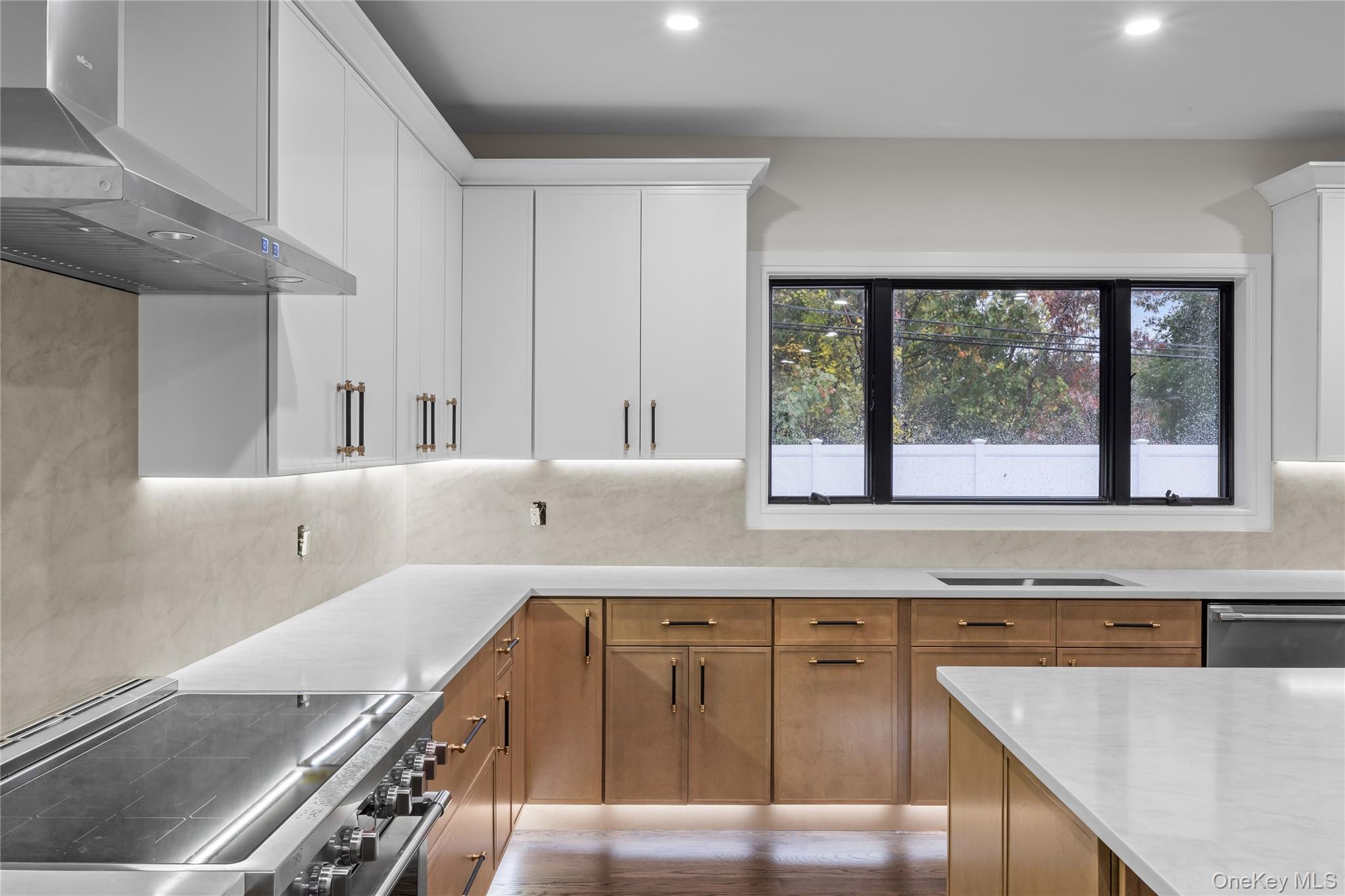 29 Hyacinth Road, Levittown, NY 11756