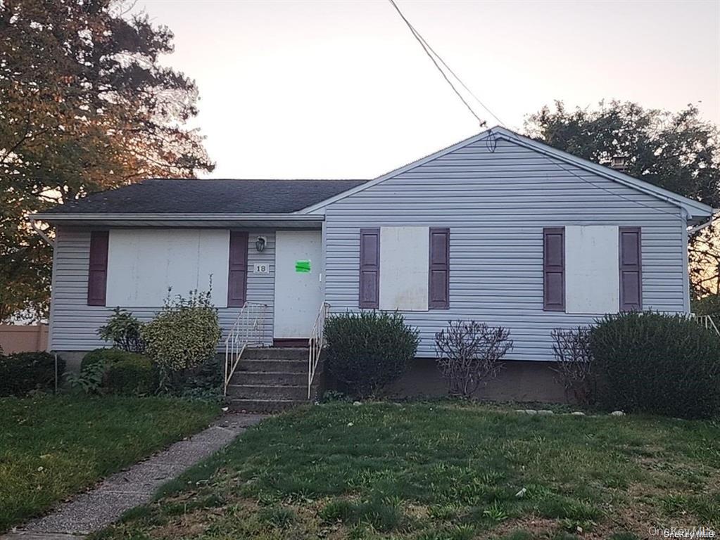 18 Buena Vista Boulevard, Lindenhurst, NY 11757