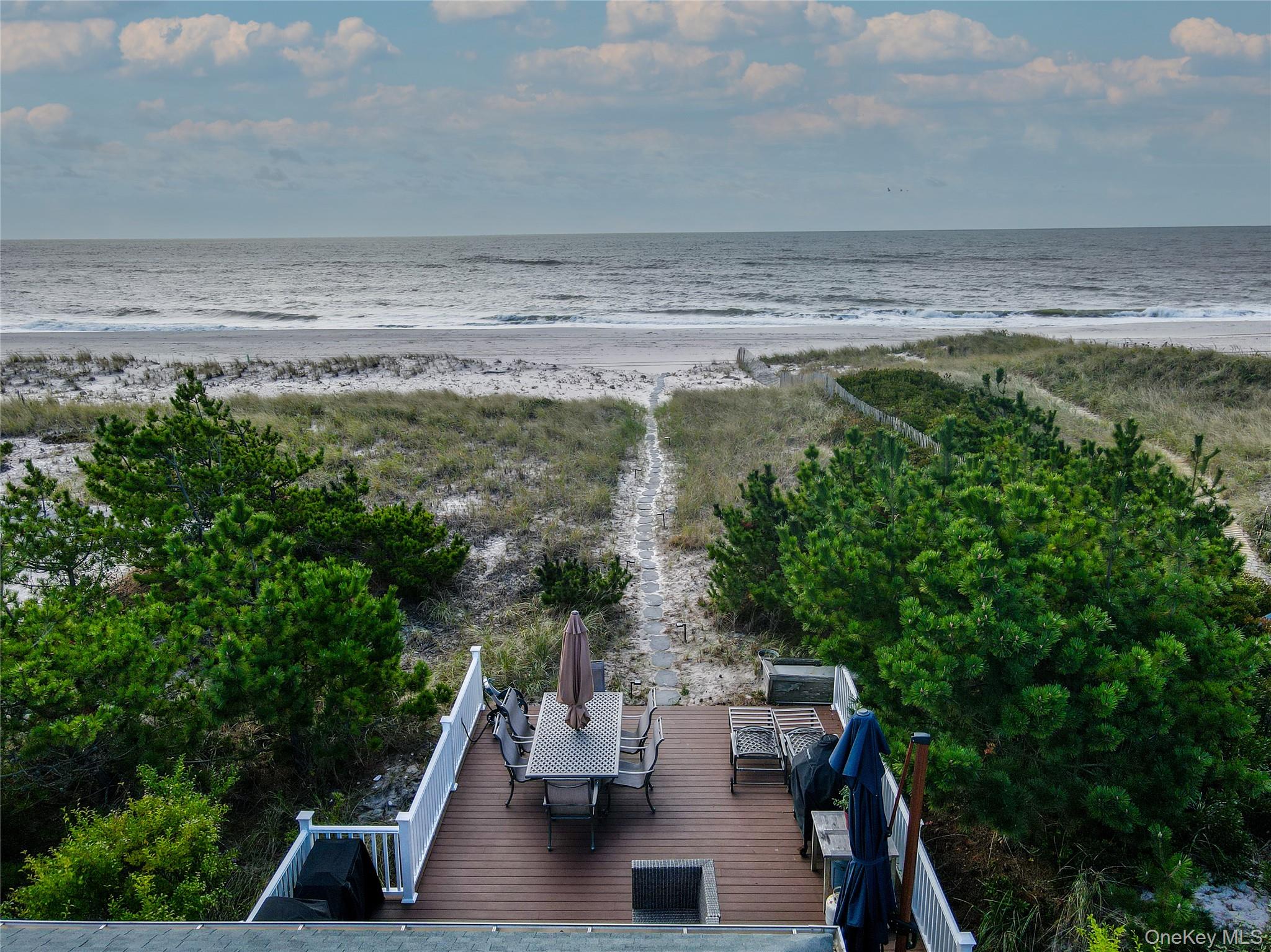 645 Dune Road, Westhampton, NY 11977