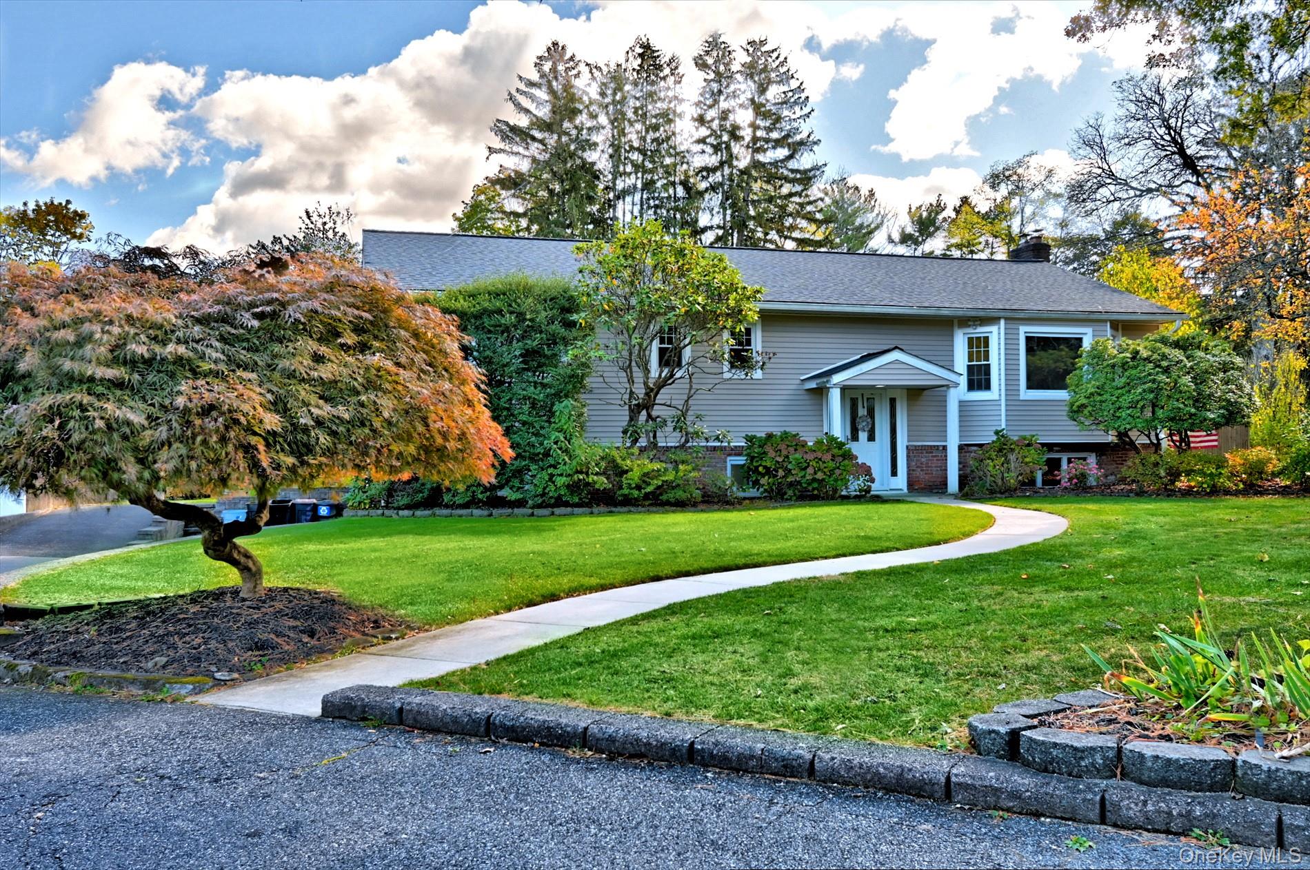 8 Prairie Road, Huntington Station, NY 11746