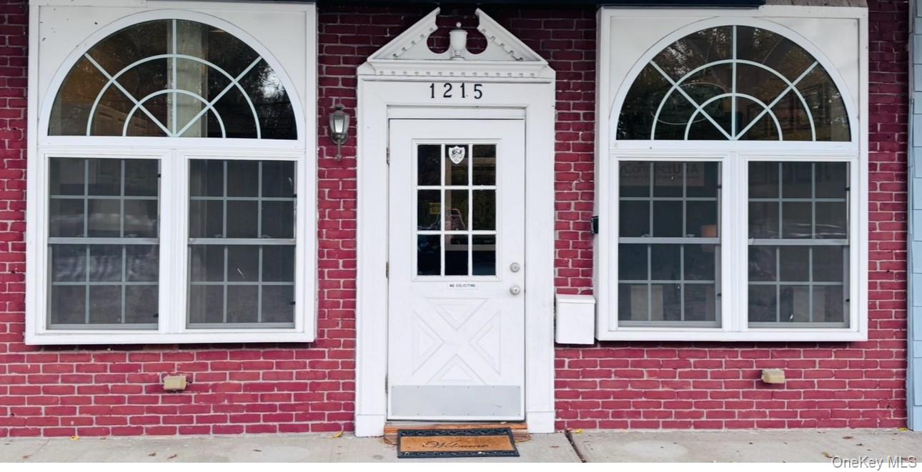 1215 Montauk Highway, Oakdale, NY 11769