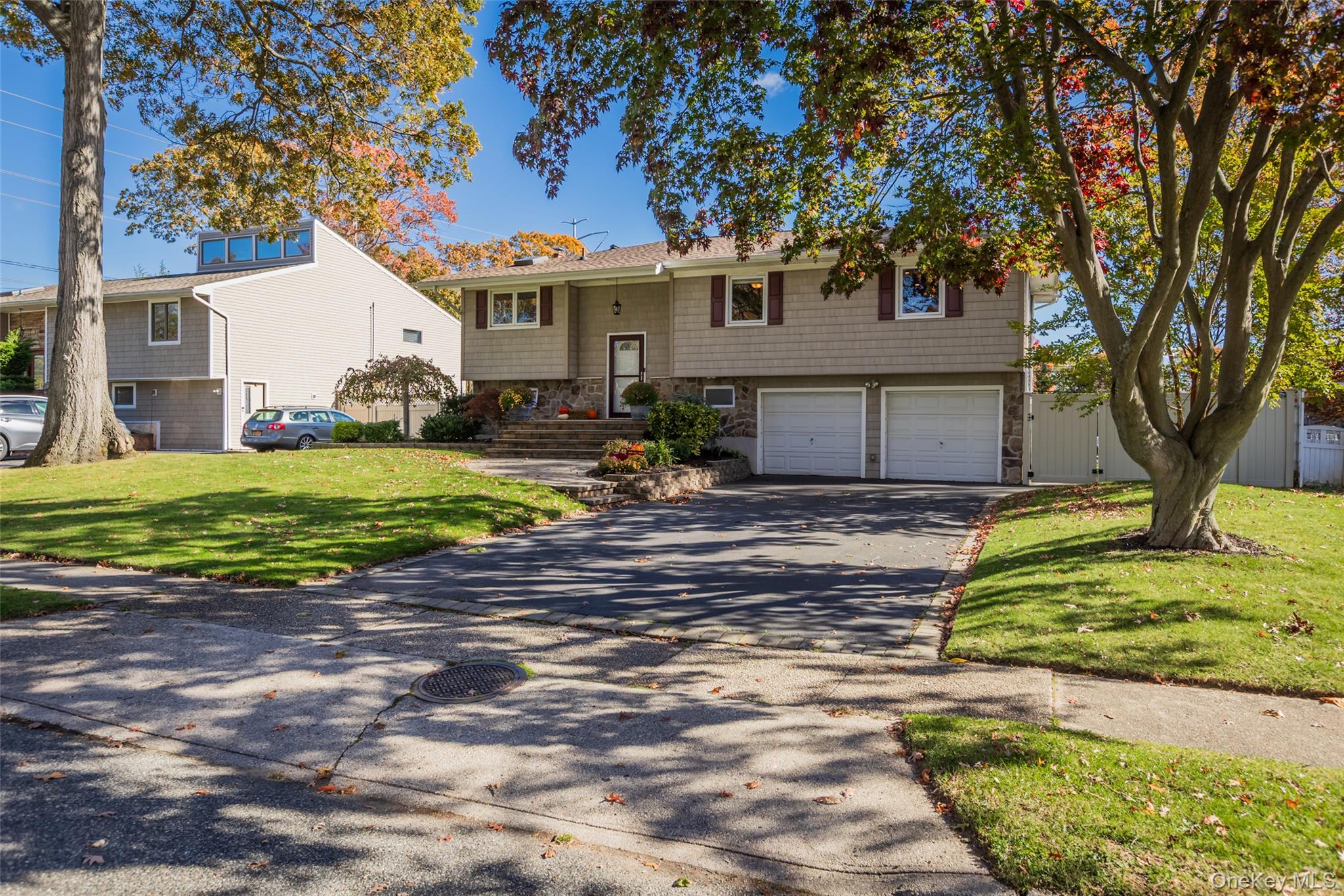 11 Mohegan Lane, Commack, NY 11725