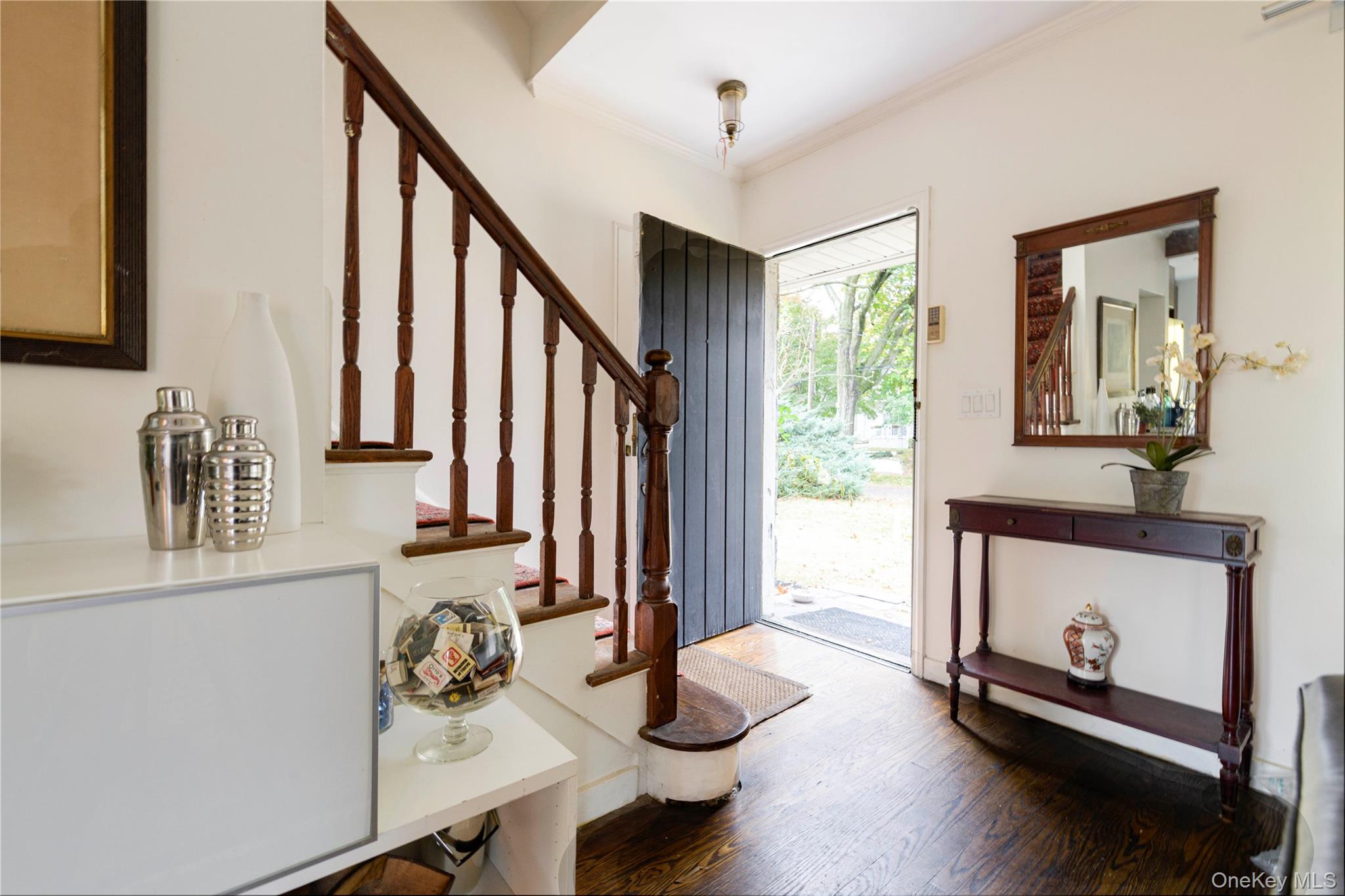 301 Park Lane, Douglaston, NY 11363