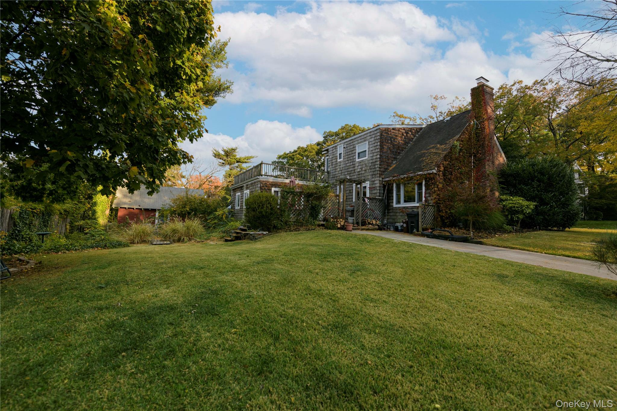 301 Park Lane, Douglaston, NY 11363