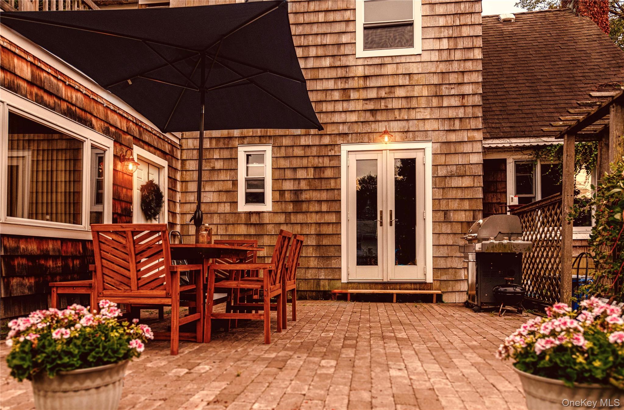 301 Park Lane, Douglaston, NY 11363