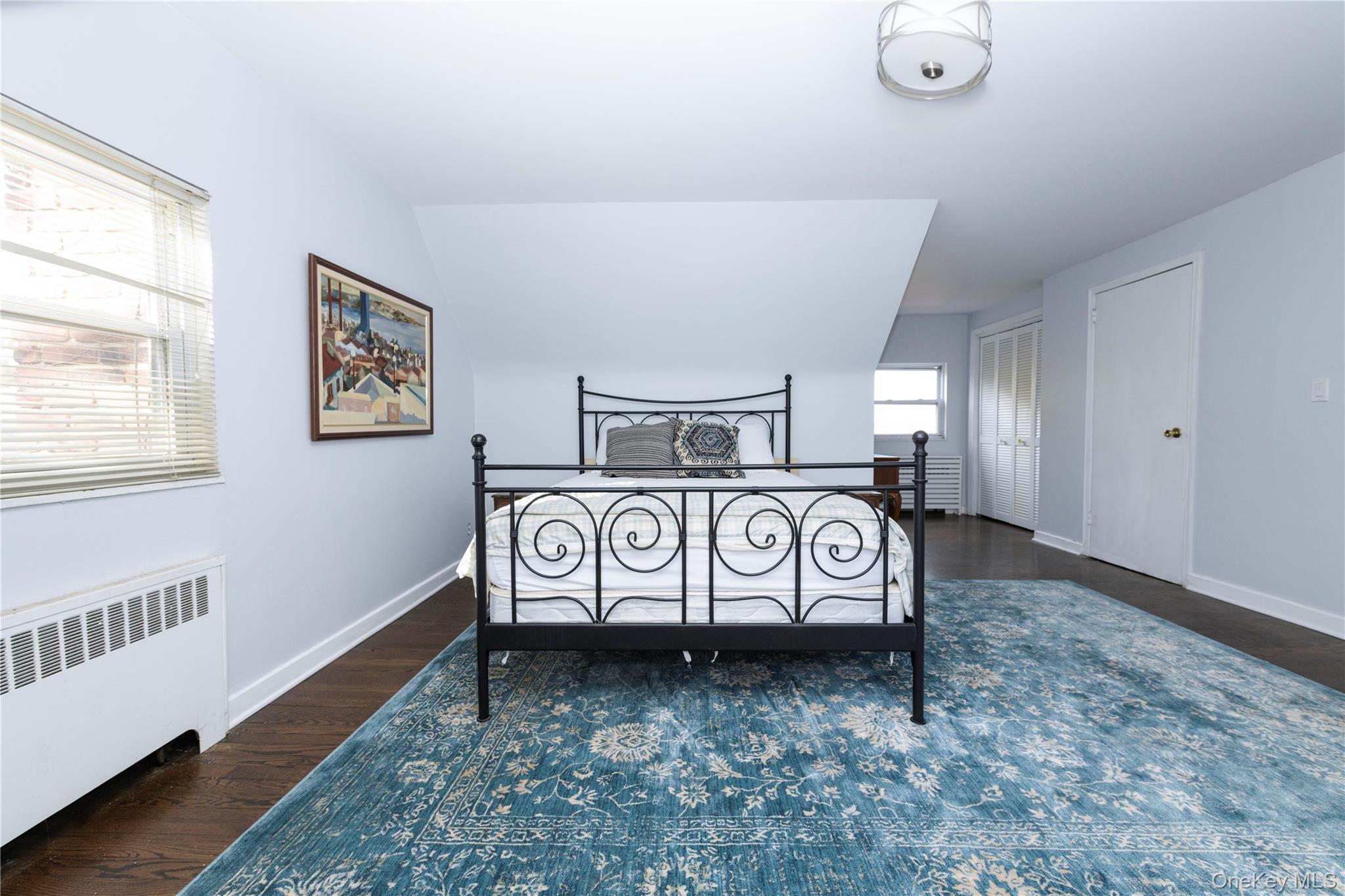 301 Park Lane, Douglaston, NY 11363