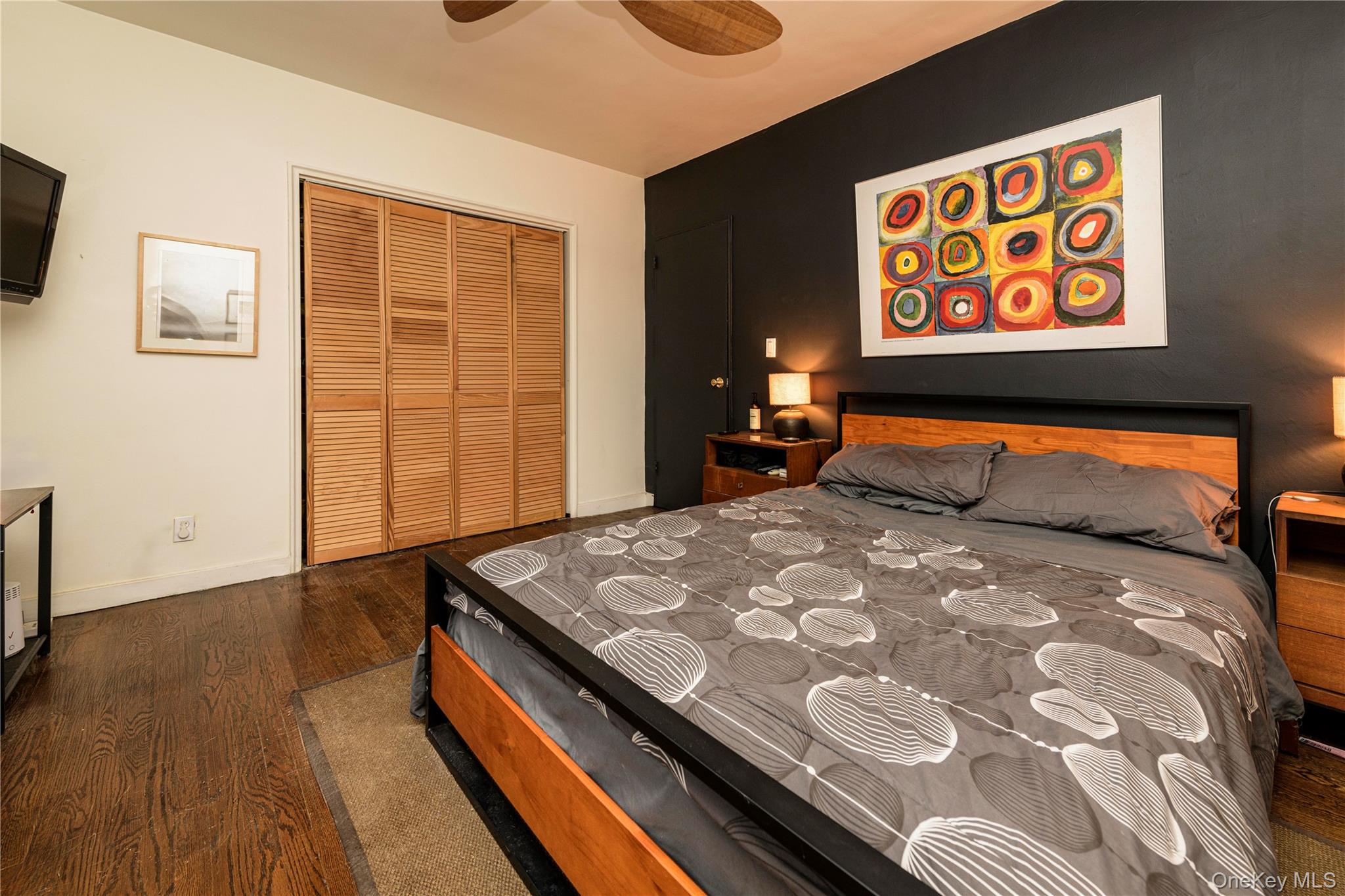 301 Park Lane, Douglaston, NY 11363