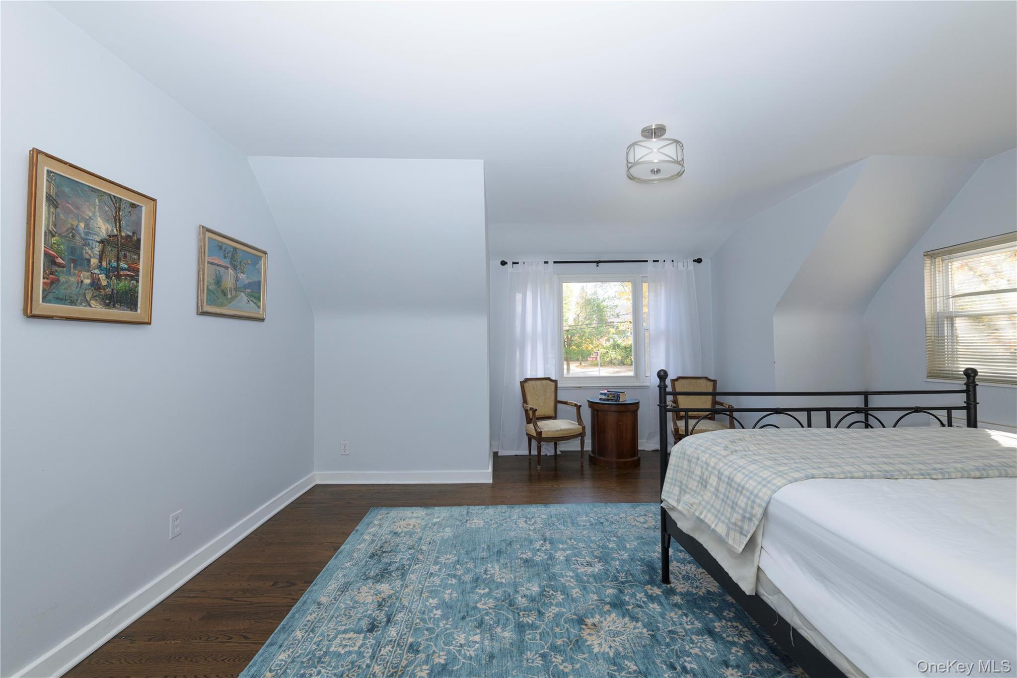 301 Park Lane, Douglaston, NY 11363