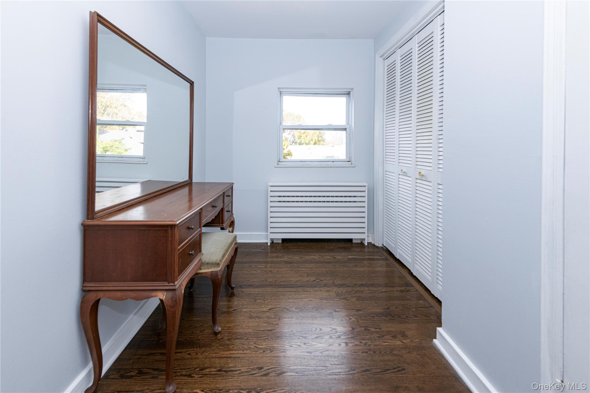 301 Park Lane, Douglaston, NY 11363