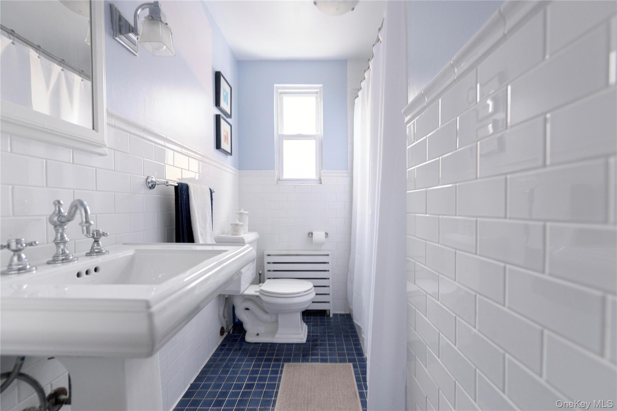 301 Park Lane, Douglaston, NY 11363