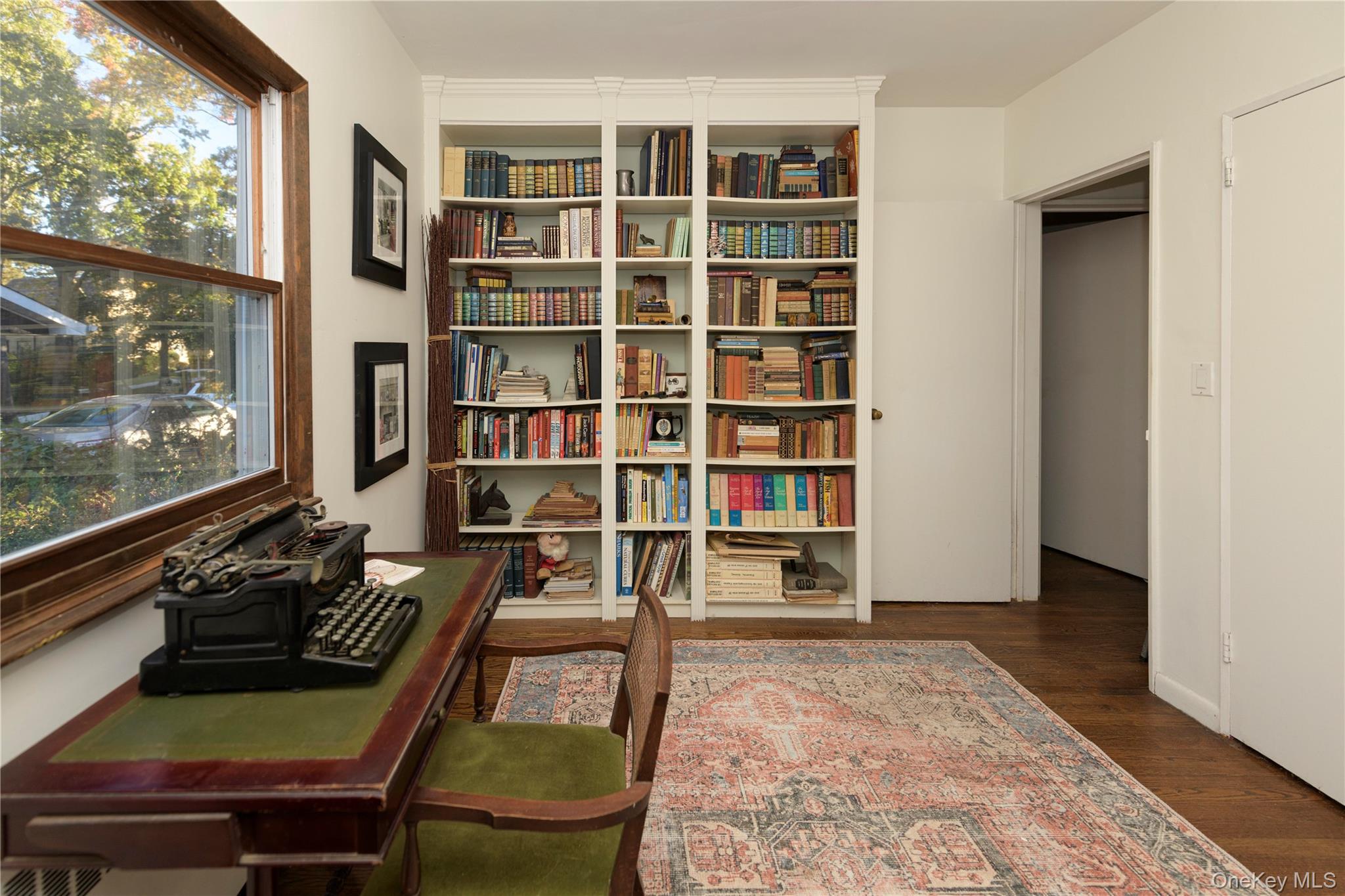 301 Park Lane, Douglaston, NY 11363