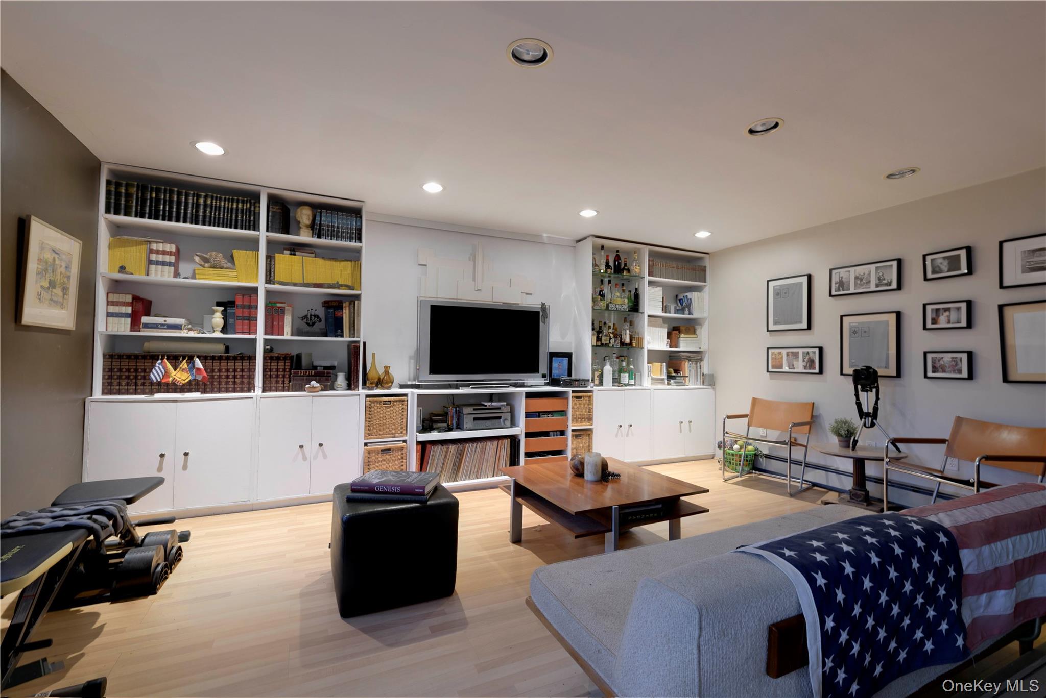 301 Park Lane, Douglaston, NY 11363