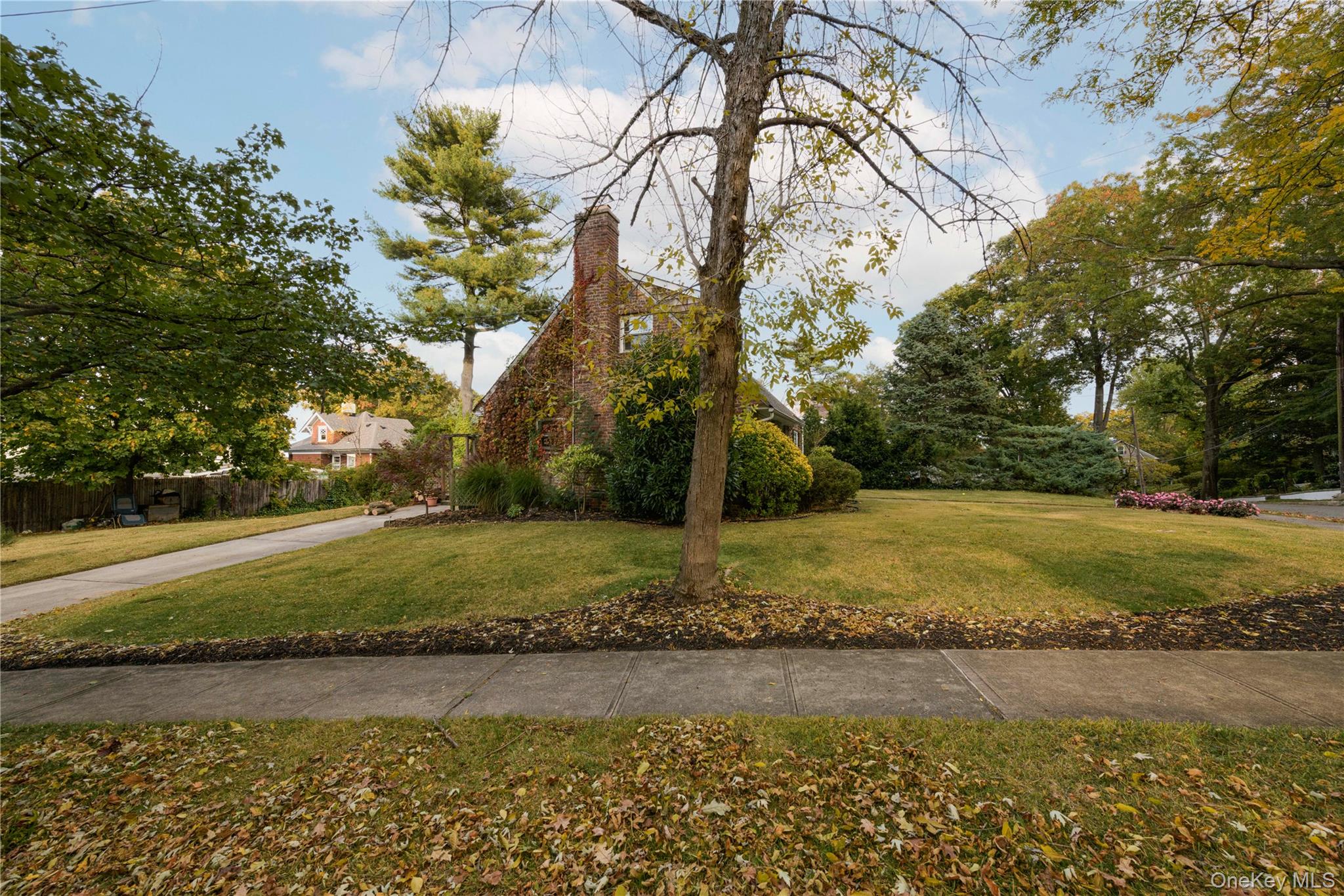 301 Park Lane, Douglaston, NY 11363