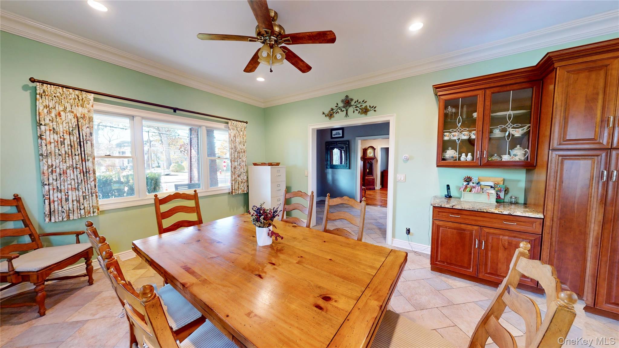 725 Scranton Avenue, East Rockaway, NY 11518