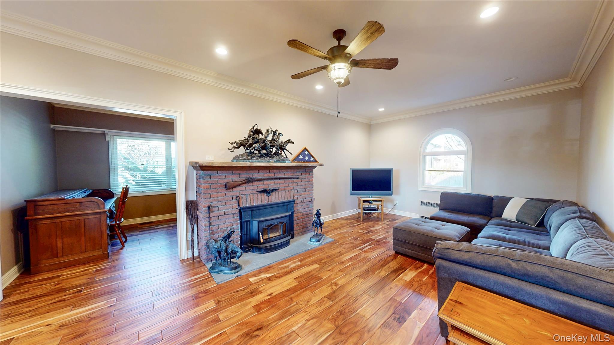 725 Scranton Avenue, East Rockaway, NY 11518