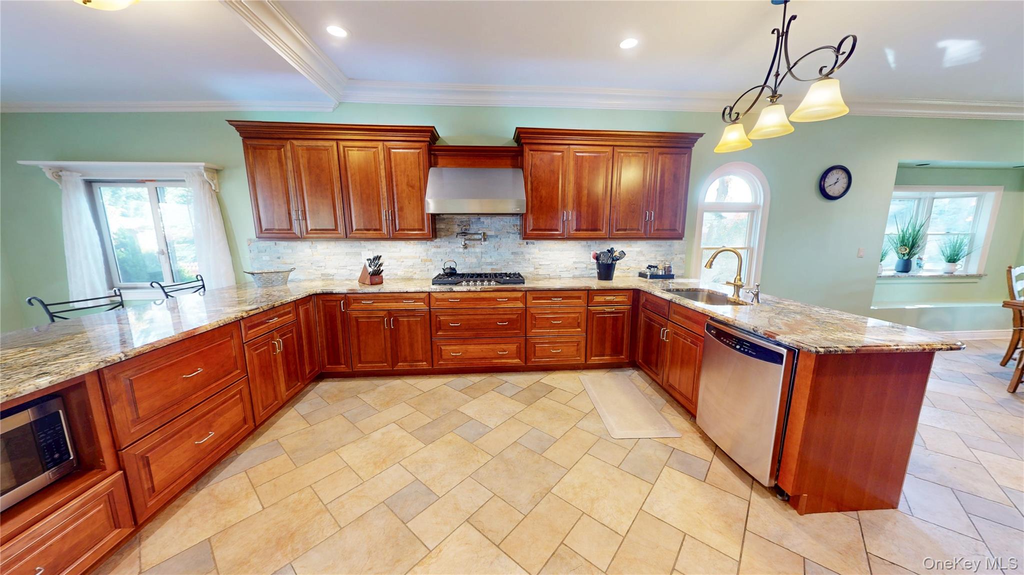 725 Scranton Avenue, East Rockaway, NY 11518