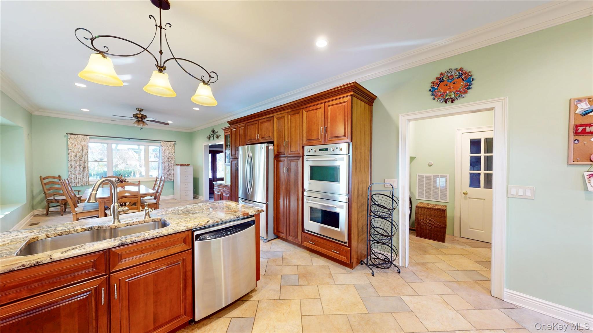 725 Scranton Avenue, East Rockaway, NY 11518