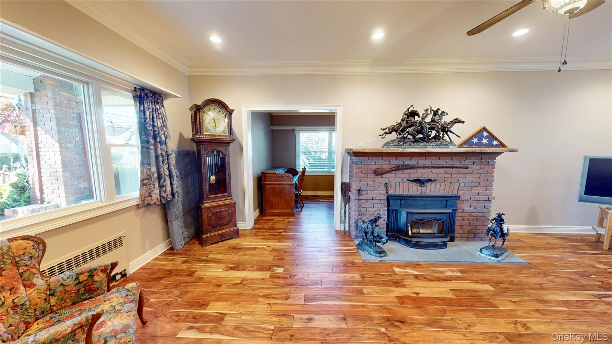 725 Scranton Avenue, East Rockaway, NY 11518