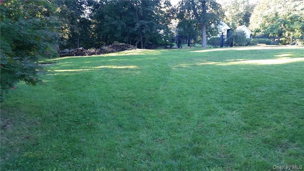 22 Castle Walk, Scarsdale, NY 10583