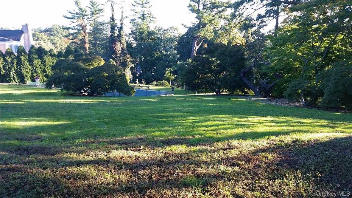 22 Castle Walk, Scarsdale, NY 10583