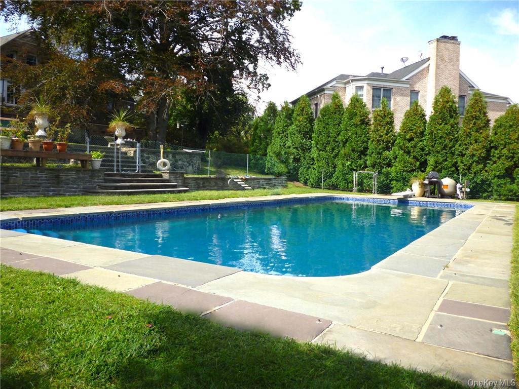 22 Castle Walk, Scarsdale, NY 10583