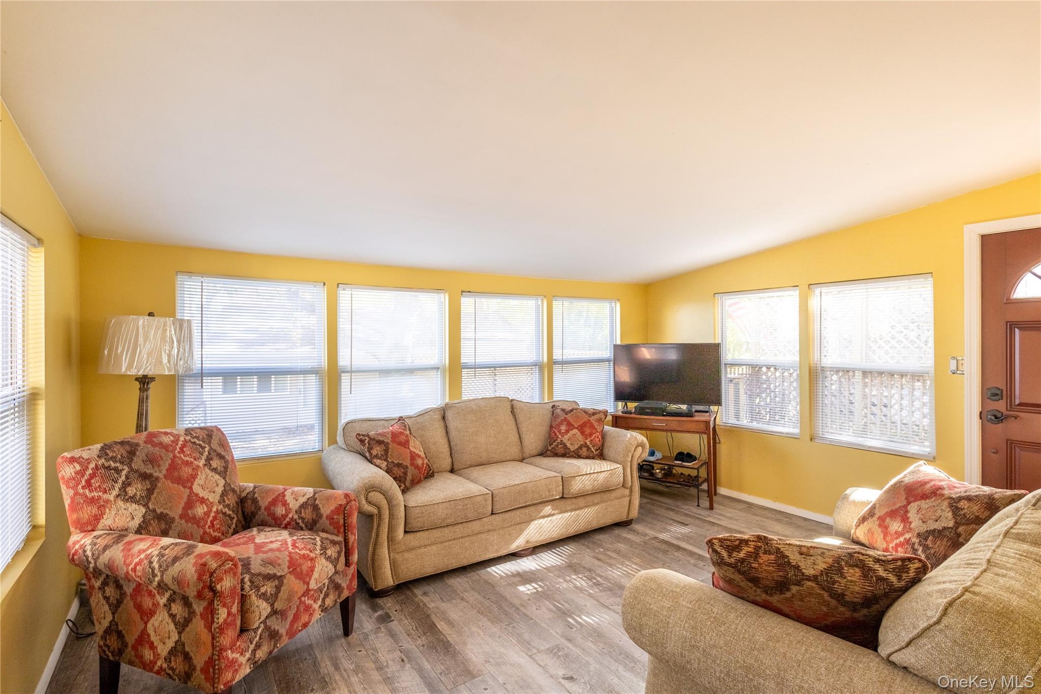 17 Schooner Lane, Baiting Hollow, NY 11933