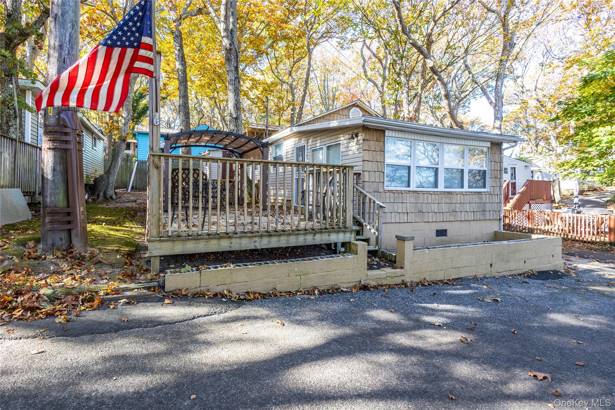 17 Schooner Lane, Baiting Hollow, NY 11933