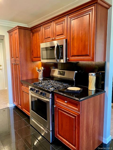 65 Prospect Avenue # 8W, Hewlett, NY 11557