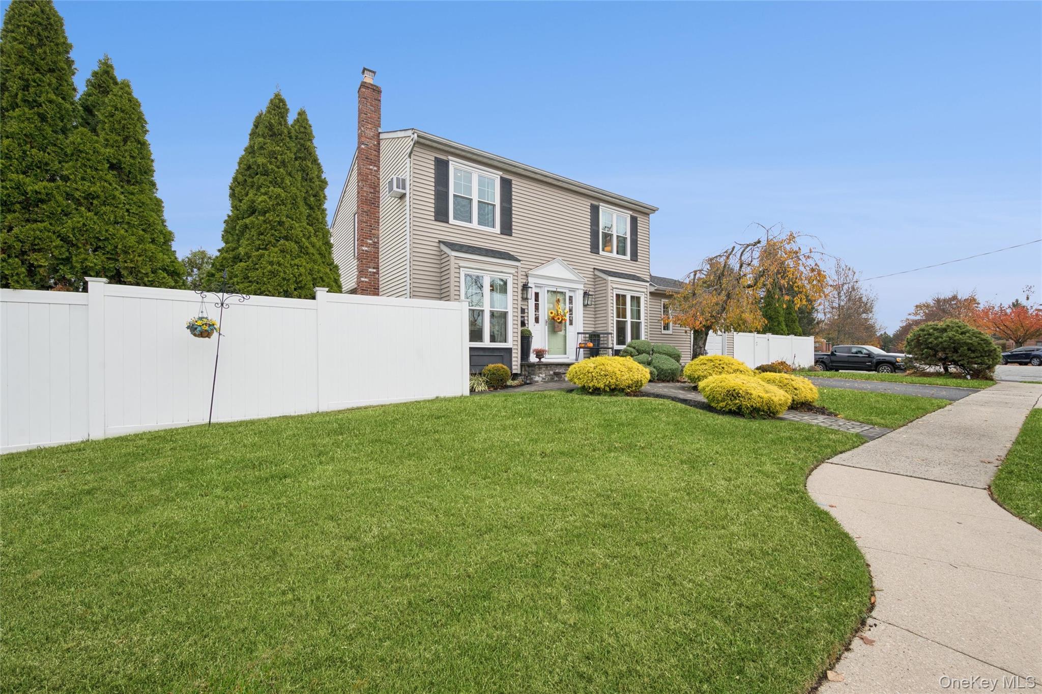 62 14th Street, Hicksville, NY 11801