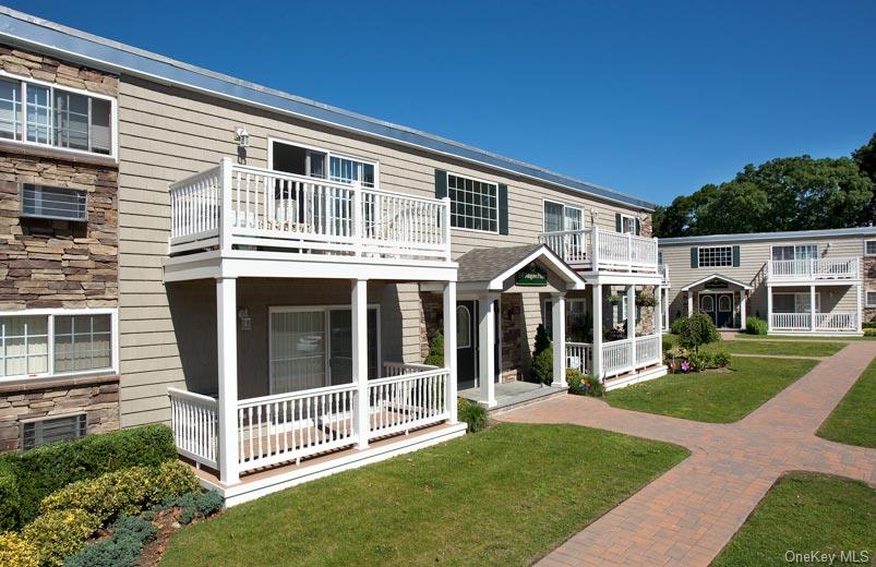 110 Magaw Place # A15, West Babylon, NY 11704