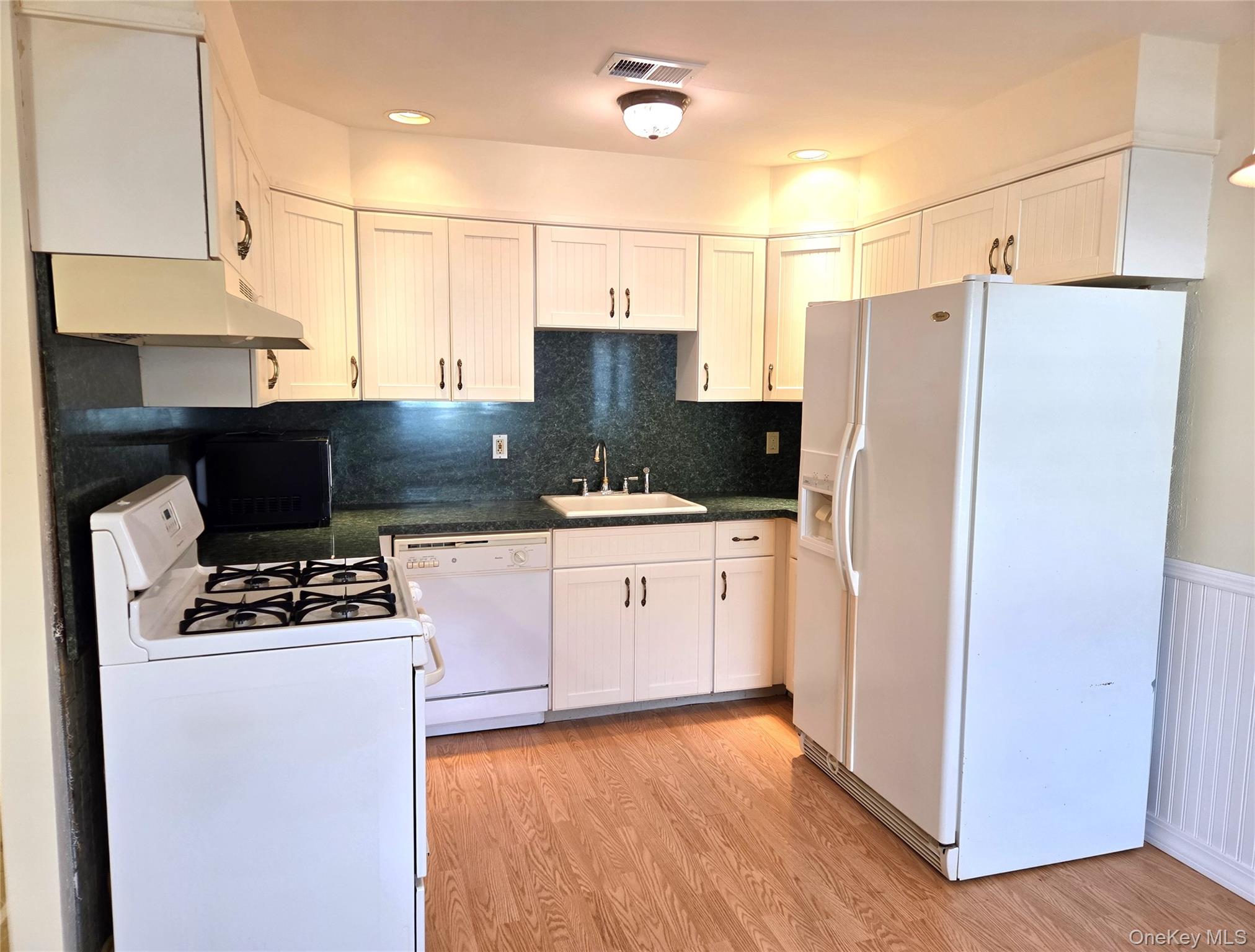 618 Lake Court # 618, Middle Island, NY 11953