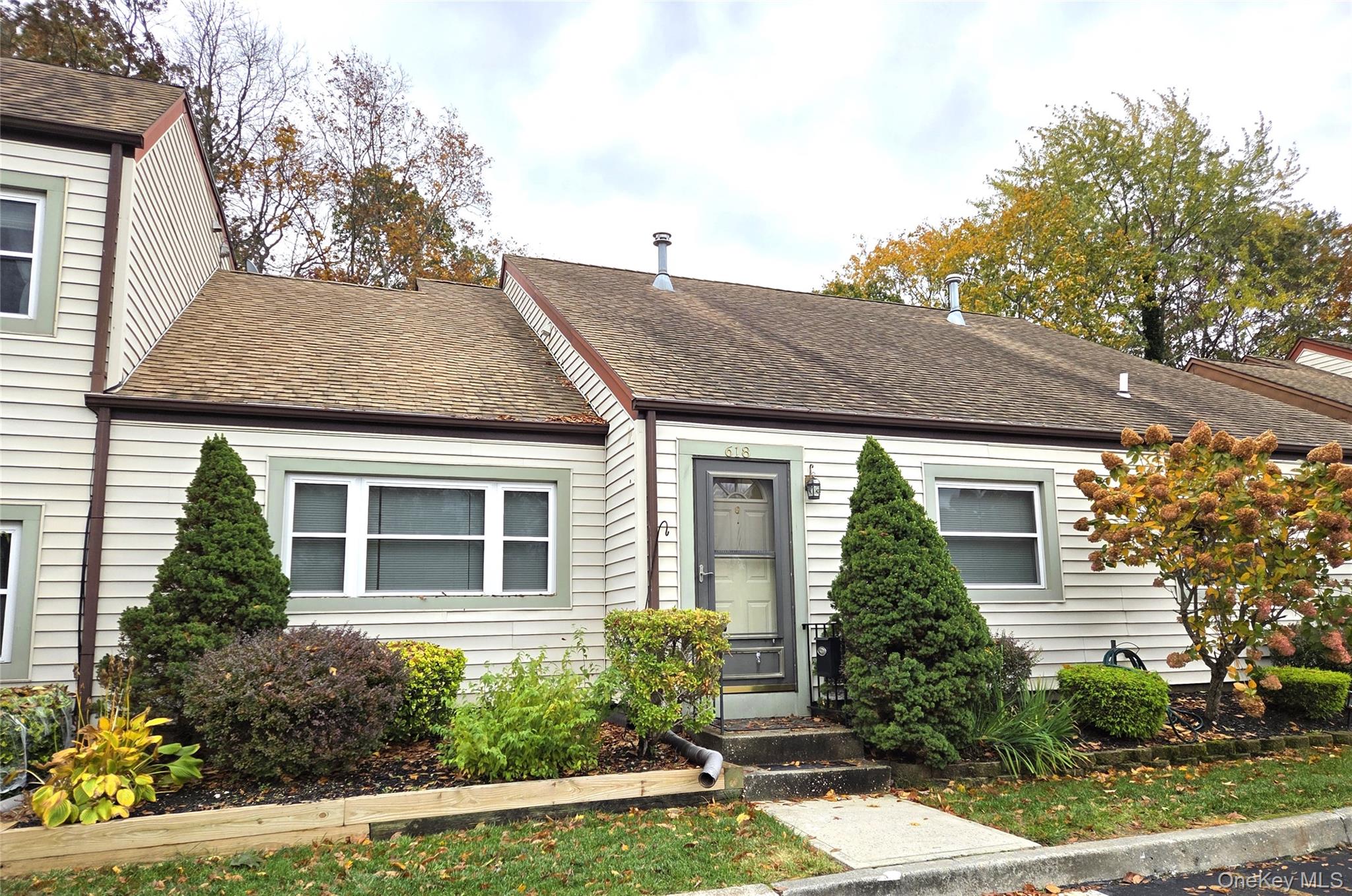 618 Lake Court # 618, Middle Island, NY 11953