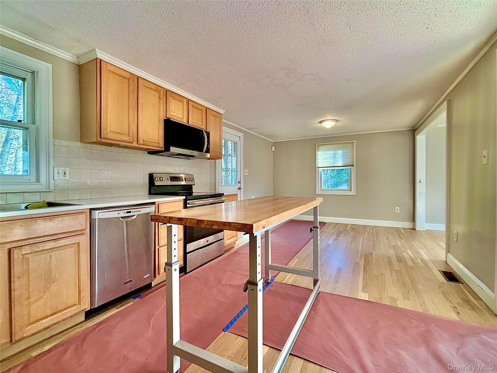 19 Crosmour Road, Rhinebeck, NY 12572