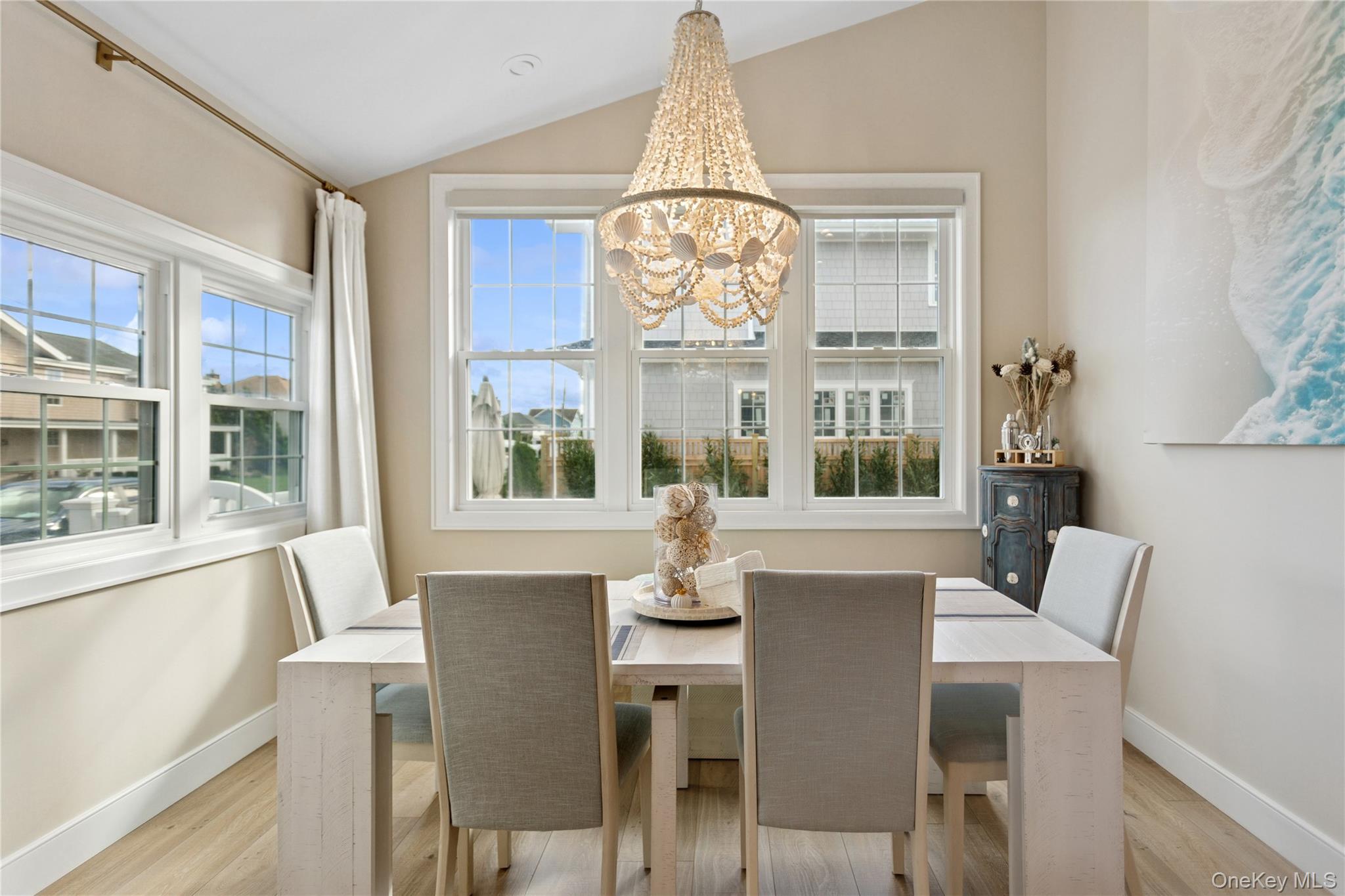 2 Leamington St, Lido Beach, NY 11561