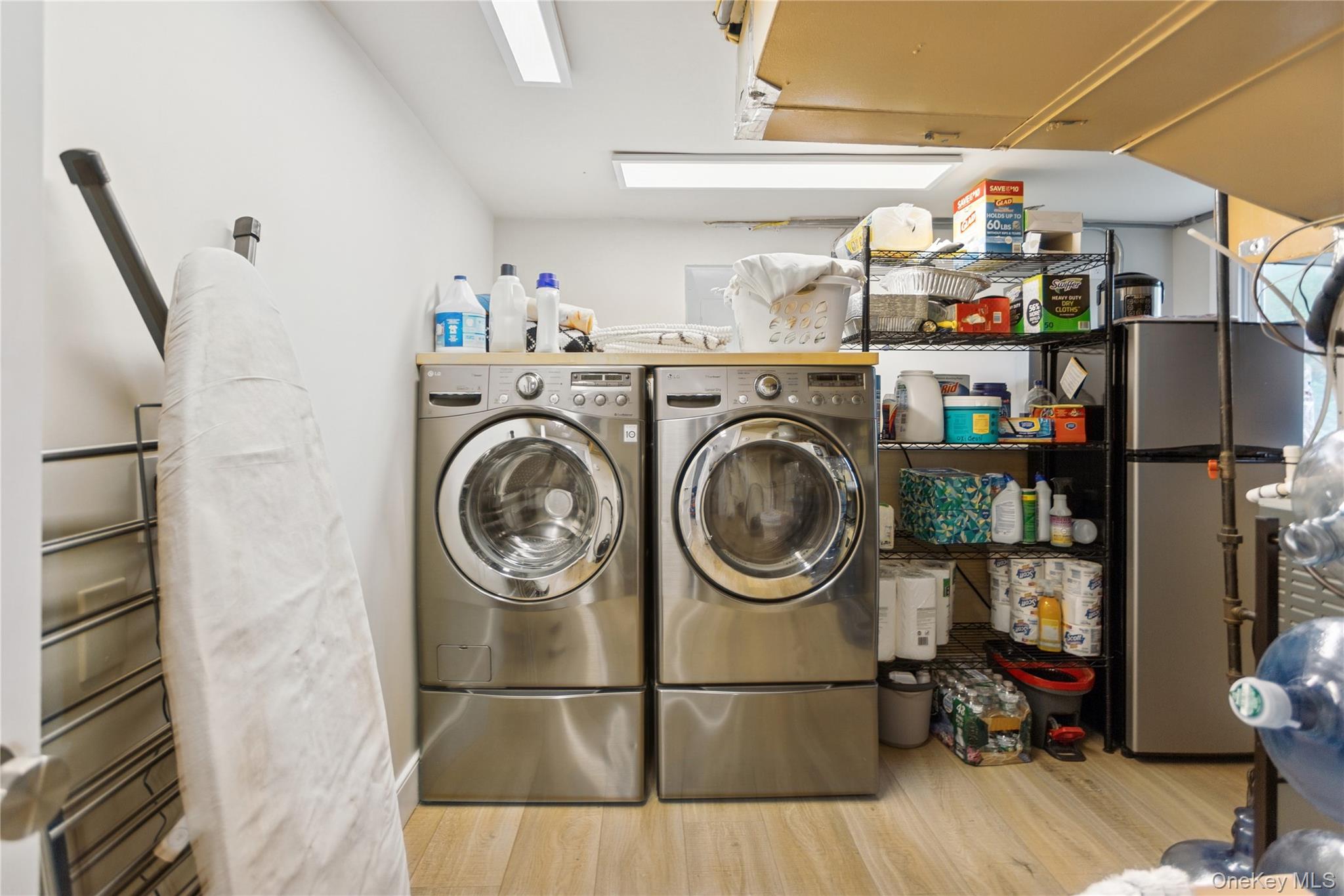 2 Leamington St, Lido Beach, NY 11561