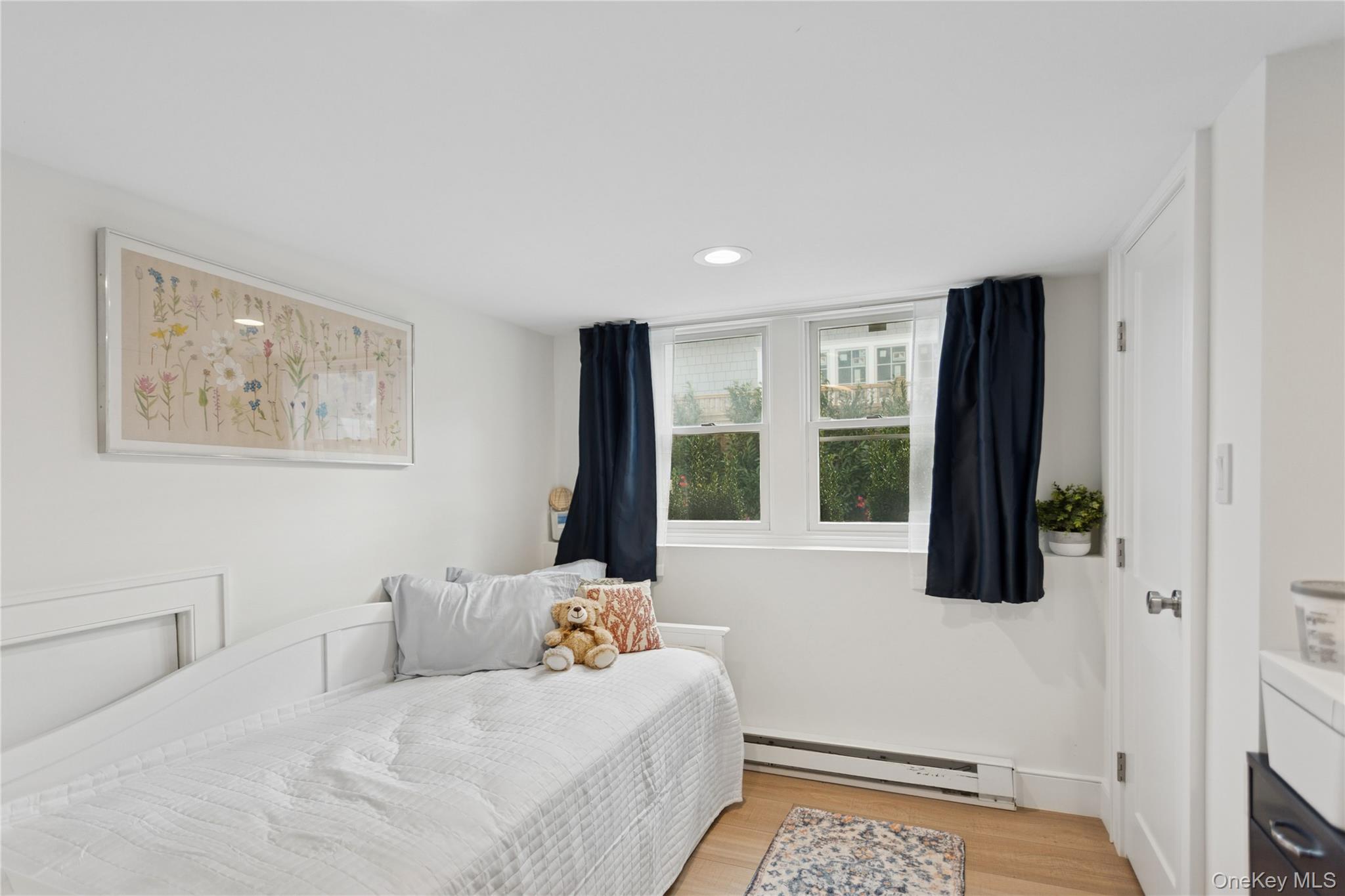 2 Leamington St, Lido Beach, NY 11561