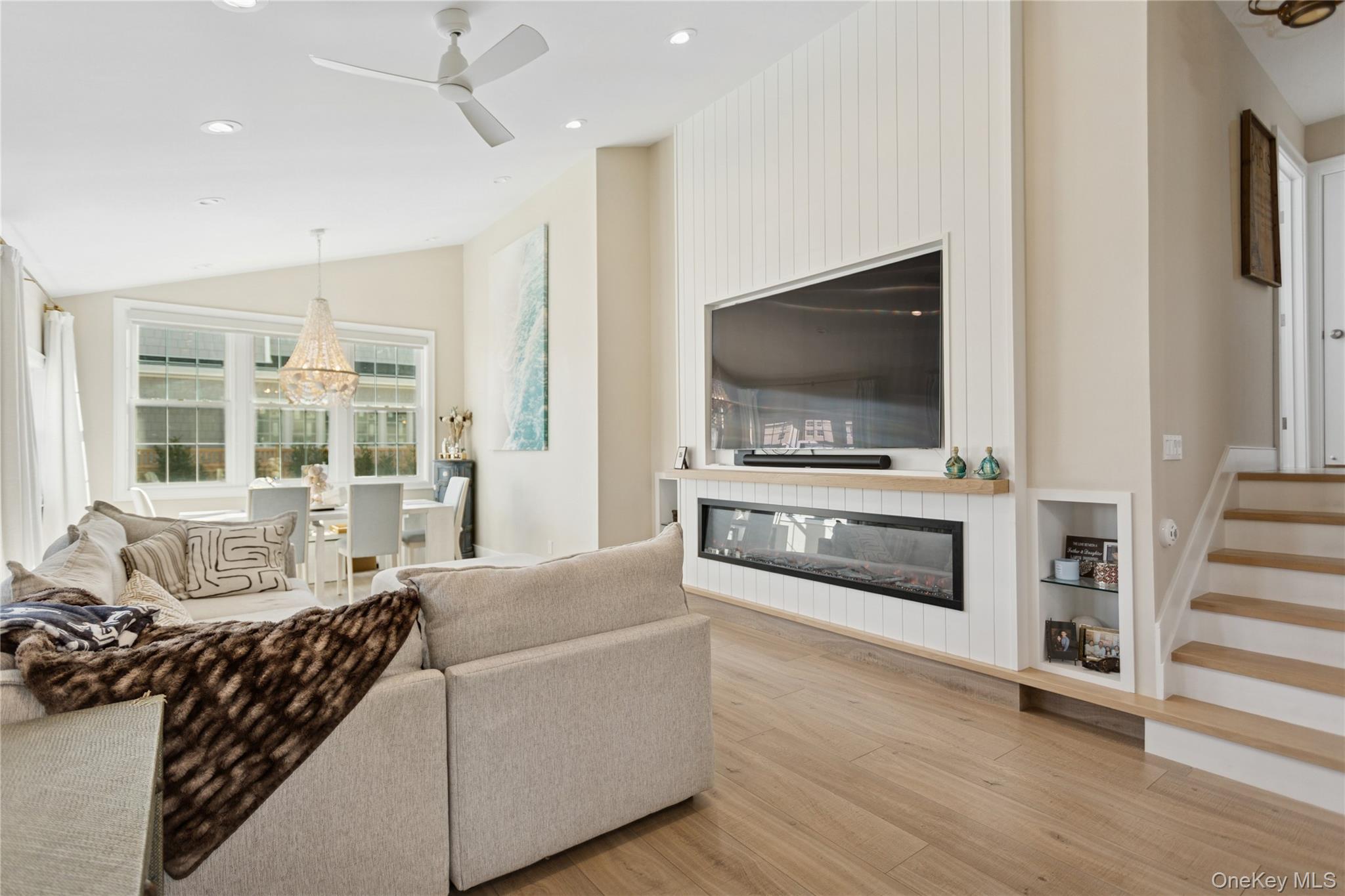 2 Leamington St, Lido Beach, NY 11561