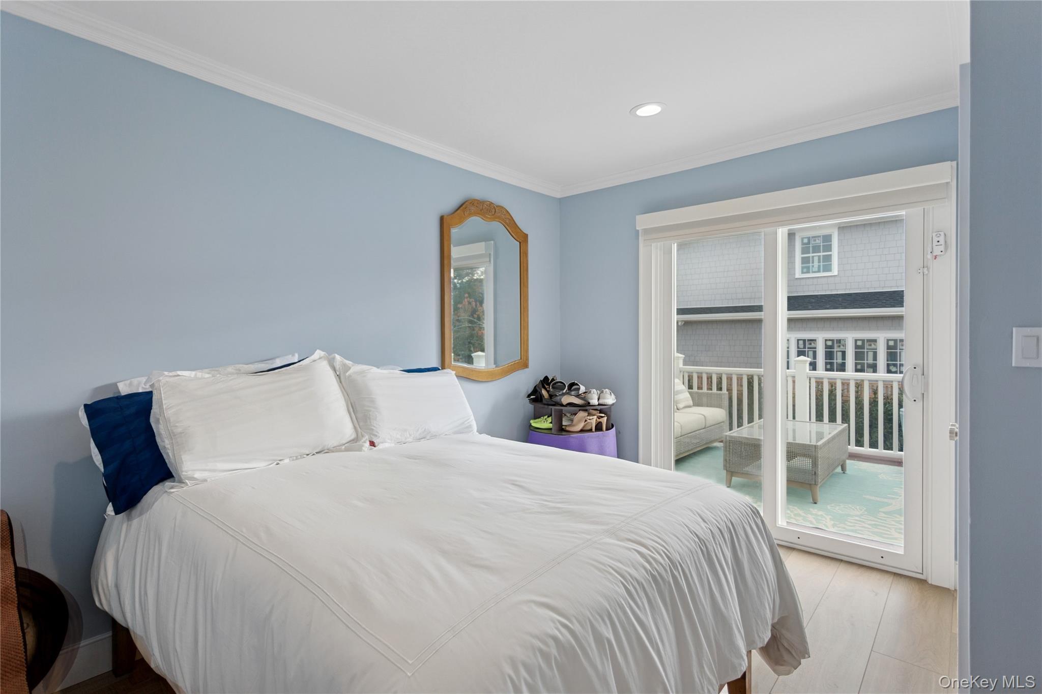 2 Leamington St, Lido Beach, NY 11561