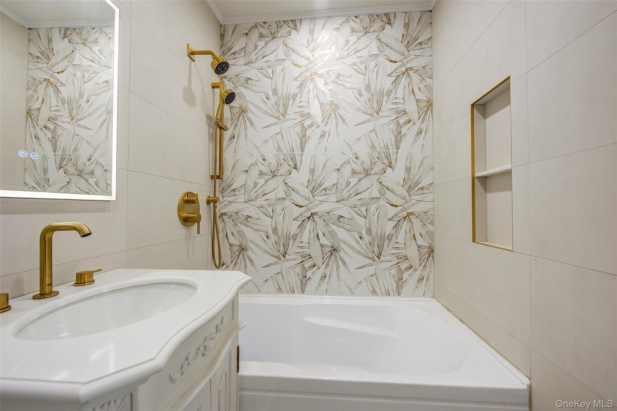 100-25 Queens Boulevard # 2R, Forest Hills, NY 11375