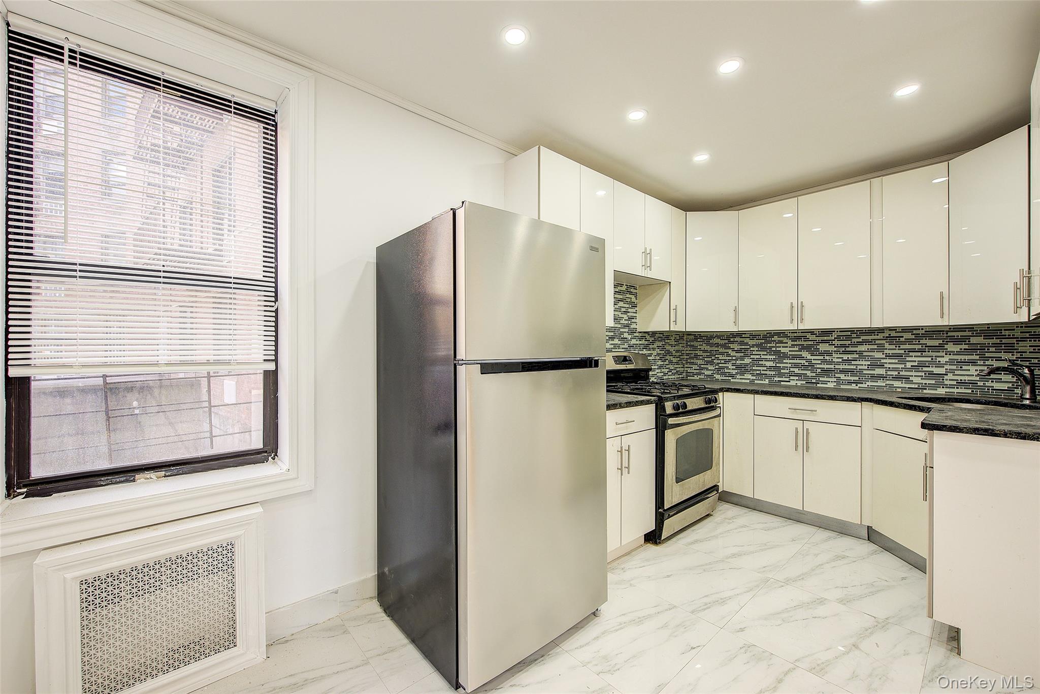 100-25 Queens Boulevard # 2R, Forest Hills, NY 11375