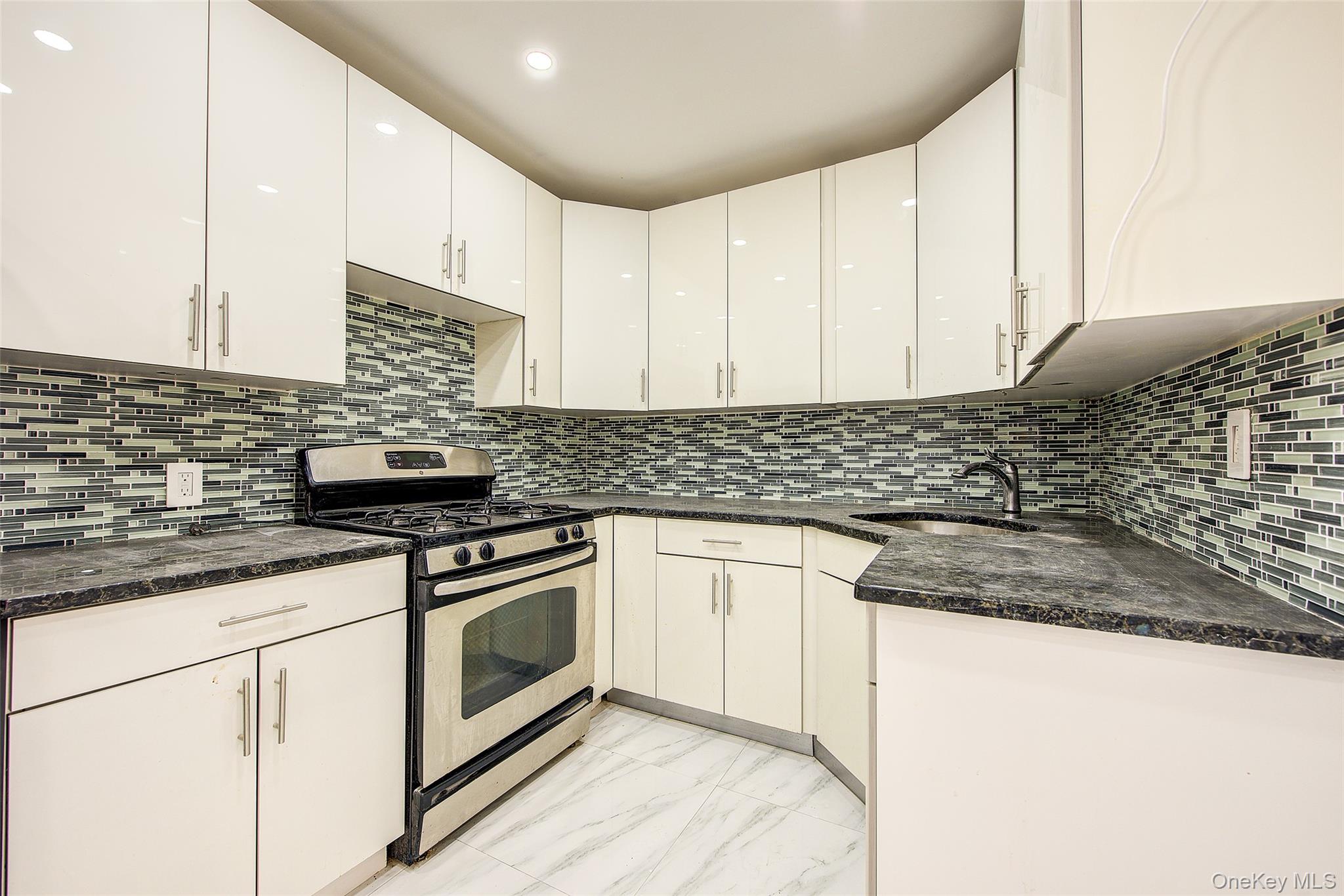 100-25 Queens Boulevard # 2R, Forest Hills, NY 11375