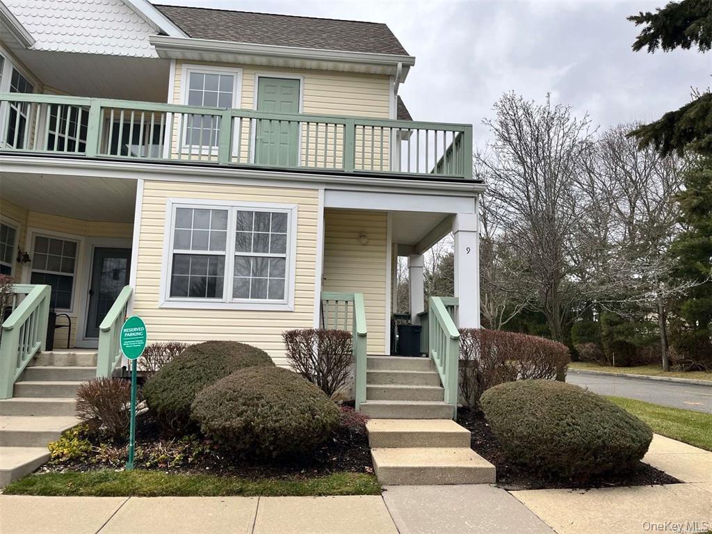 9 Commodore Circle, Port Jefferson Station, NY 11776