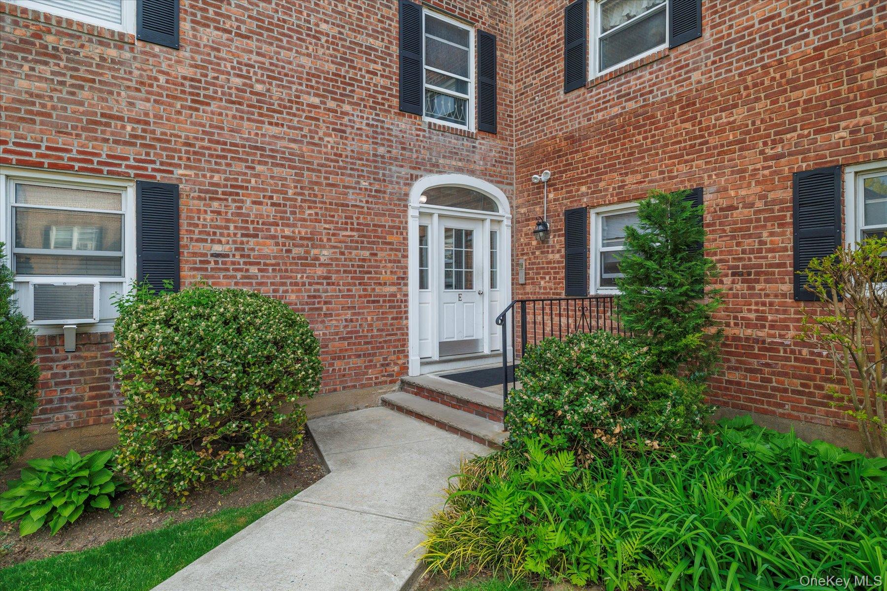 261 Central Avenue # E4, Lawrence, NY 11559